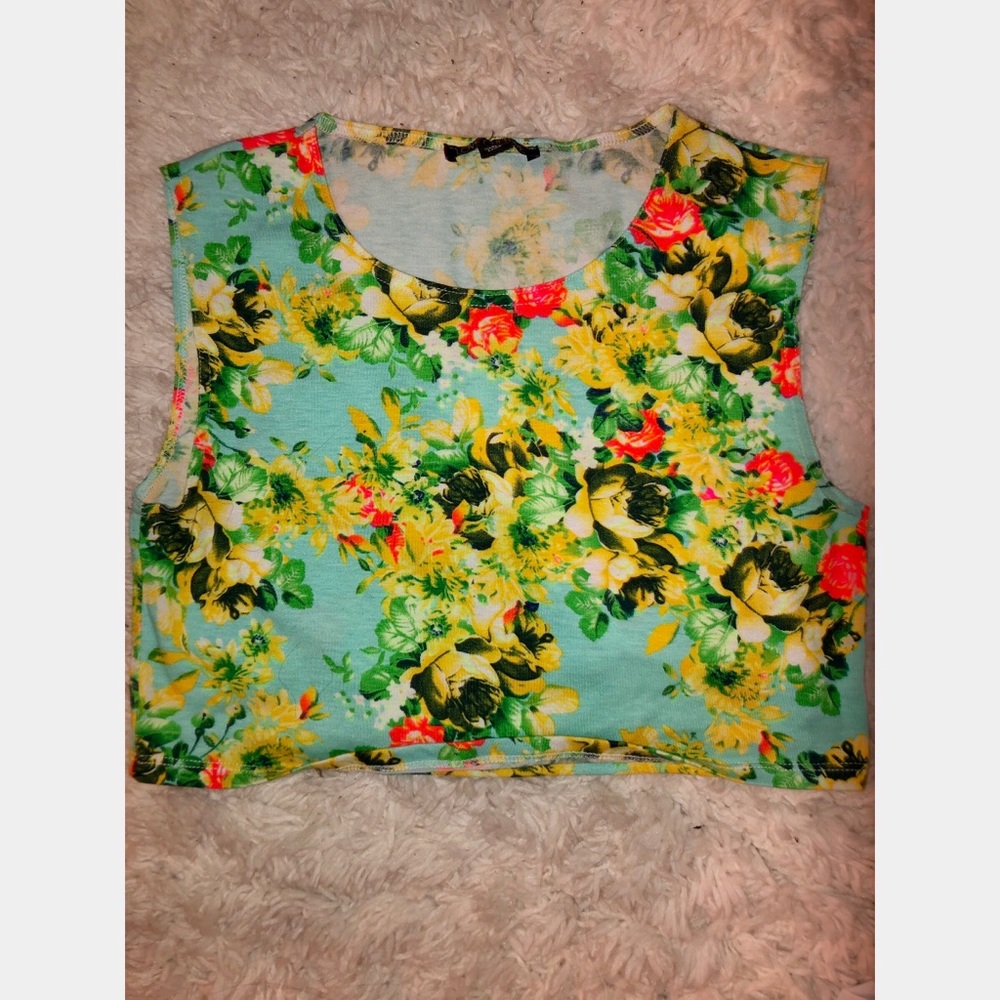 🌹2 for 25🌹 🆕 Floral crop top